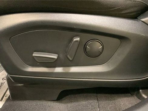 Used 2022 Ford Explorer XLT image 31