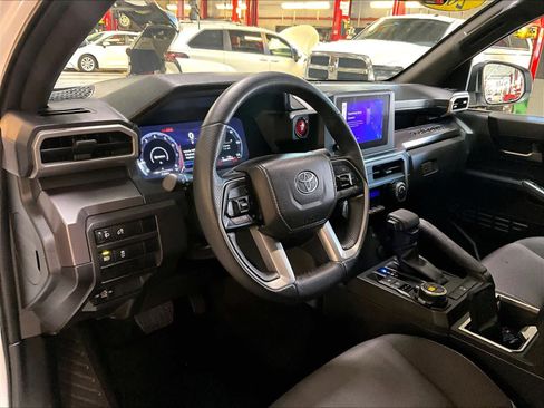 Used 2025 Toyota Tacoma TRD Off-Road image 8