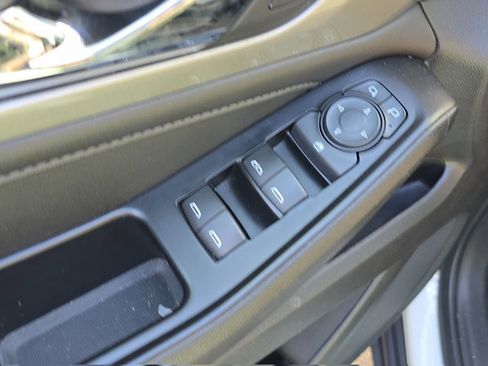 Used 2022 Chevrolet Traverse LT image 13