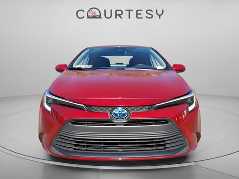 Certified 2025 Toyota Corolla LE FWD image 9