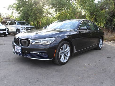 Used 2016 BMW 750i RWD image 3