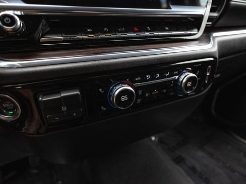 Used 2025 GMC Sierra 1500 SLT image 18