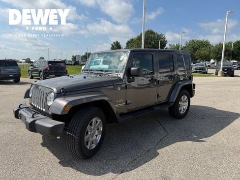 Used 2017 Jeep Wrangler Unlimited Sahara w/ Connectivity Group AWD/4WD image 6