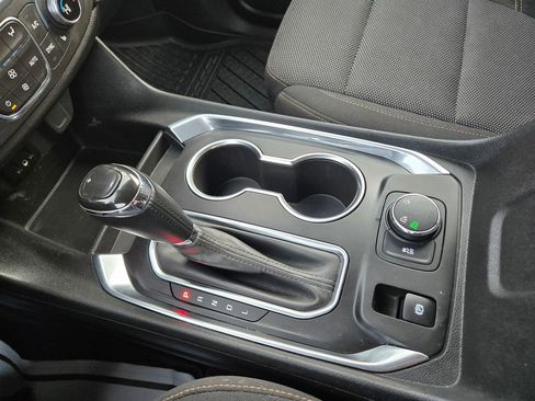 Used 2019 Chevrolet Traverse LT image 12