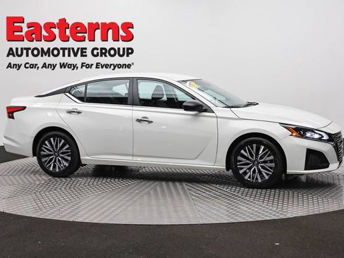 Used 2025 Nissan Altima 2.5 SV FWD image 4