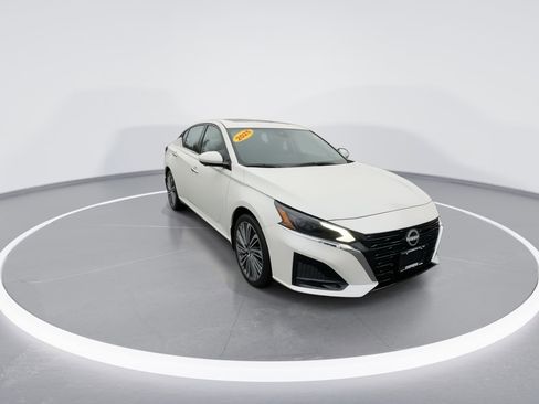 Used 2025 Nissan Altima 2.5 SL AWD/4WD image 4