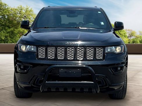 Used 2017 Jeep Grand Cherokee Altitude AWD/4WD image 3