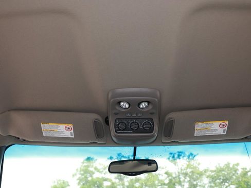 Used 2002 Chevrolet Tahoe LT RWD image 23