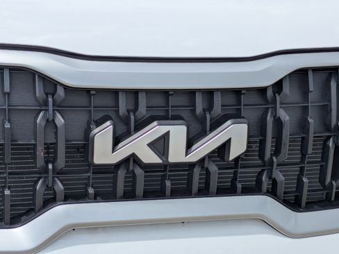 Used 2024 Kia Telluride EX w/ EX Captain's Chair Package FWD image 13