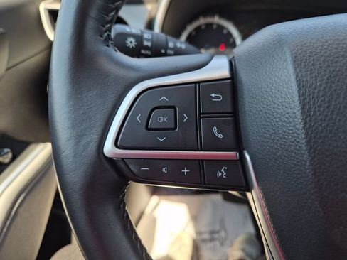 Used 2024 Toyota Highlander XLE AWD/4WD image 19