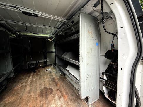 Used 2015 Chevrolet Express 2500 image 15