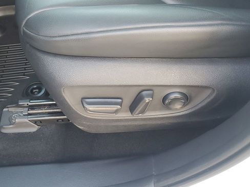 Used 2021 Toyota Highlander XLE image 29