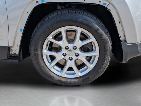 Used 2017 Jeep Cherokee Latitude image 34