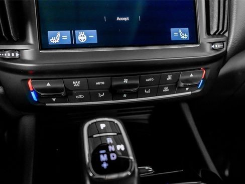 Used 2022 Maserati Levante GT AWD/4WD image 37