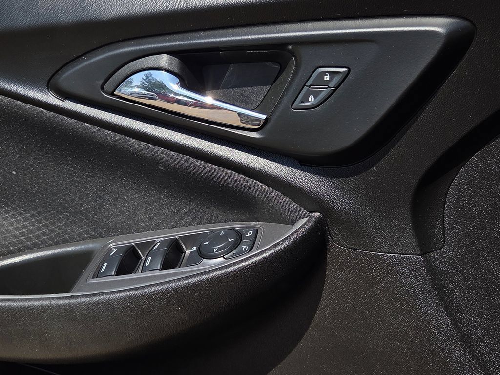 Used 2025 Chevrolet Malibu RS FWD image 18