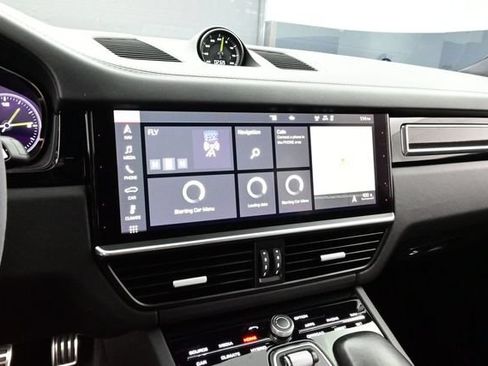 Certified 2021 Porsche Cayenne Turbo S w/ Lightweight Sport Package AWD/4WD image 10