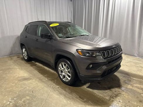 Used 2022 Jeep Compass Latitude w/ Sun and Sound Group AWD/4WD image 11