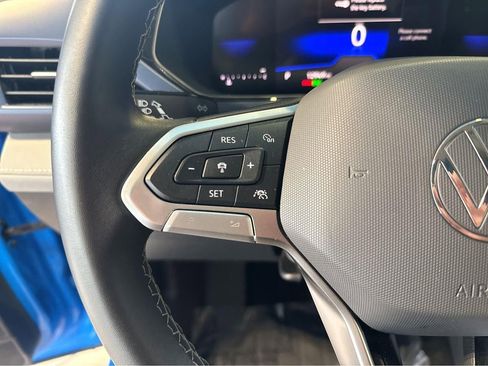 Used 2024 Volkswagen Taos SE w/ Panoramic Sunroof Package AWD/4WD image 19