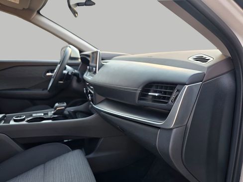 Used 2023 Nissan Rogue SV image 12