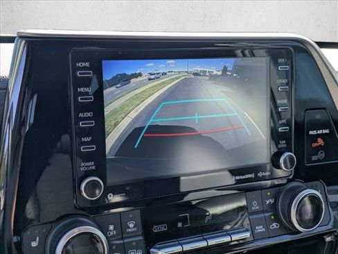 Used 2022 Toyota Highlander XLE image 15