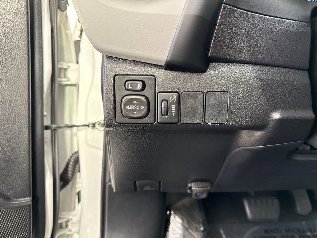 Used 2017 Toyota Corolla LE w/ Carpet Mat Package (TMS) FWD image 14