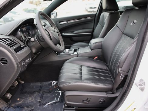 Used 2022 Chrysler 300 S image 16