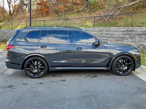 Used 2026 BMW X7 M60i image 11