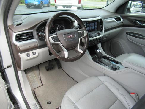 Used 2018 GMC Acadia SLT FWD image 16