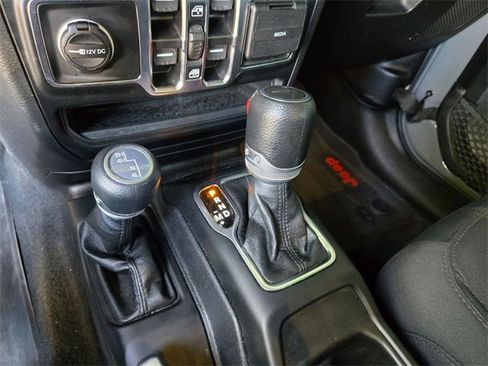 Used 2023 Jeep Gladiator Sport image 12