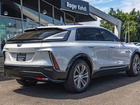 Used 2024 Cadillac Lyriq Luxury RWD image 7