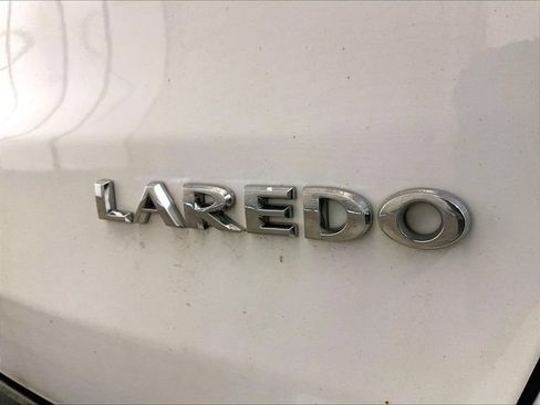 Used 2021 Jeep Grand Cherokee Laredo AWD/4WD image 13