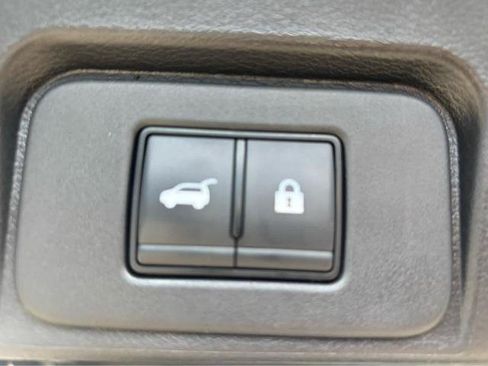 Used 2025 Nissan Rogue SV AWD/4WD image 10