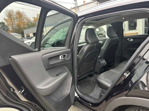 Used 2025 Volvo XC40 B5 Plus w/ Climate Package image 16