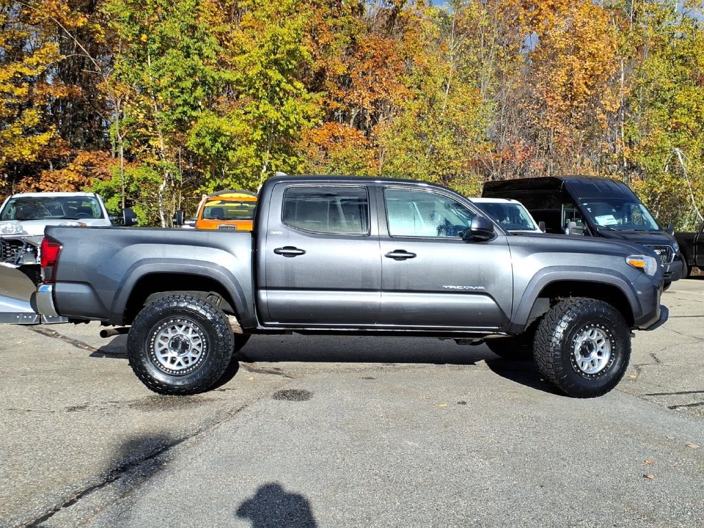 Used 2019 Toyota Tacoma SR5 AWD/4WD image 3