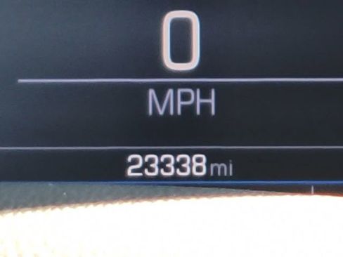 Used 2023 GMC Acadia SLE image 32