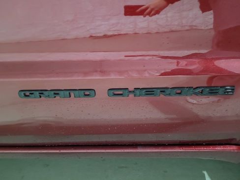 Used 2018 Jeep Grand Cherokee Altitude image 59