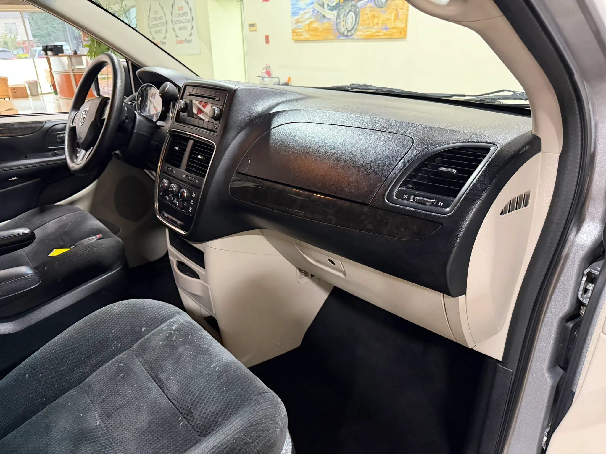 Used 2017 Dodge Grand Caravan SE FWD image 25