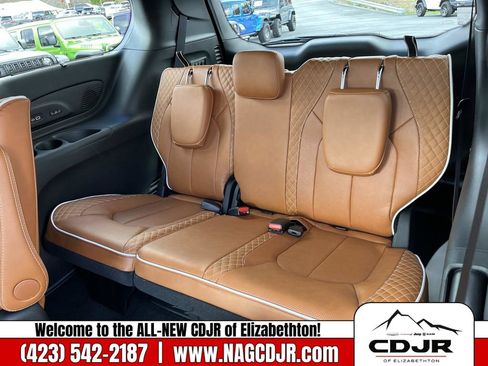New 2026 Chrysler Pacifica Pinnacle image 18