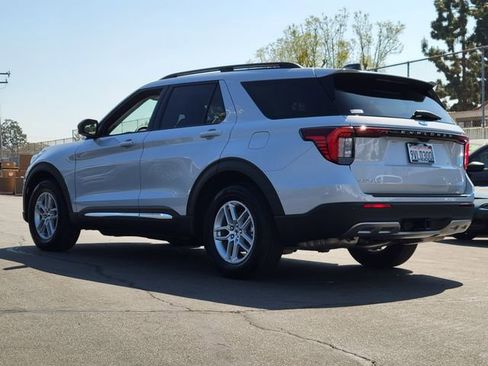 Used 2025 Ford Explorer Active w/ Active Comfort Package image 2