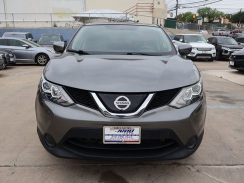 Used 2018 Nissan Rogue Sport S image 2