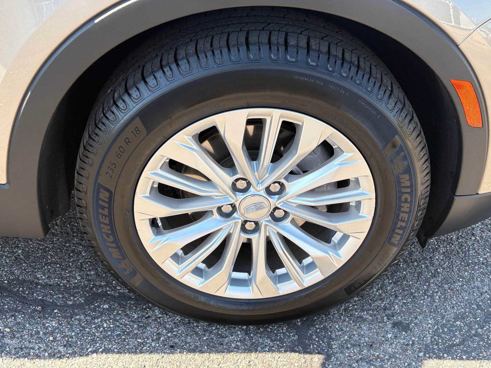 Used 2024 Cadillac XT4 Luxury FWD image 9