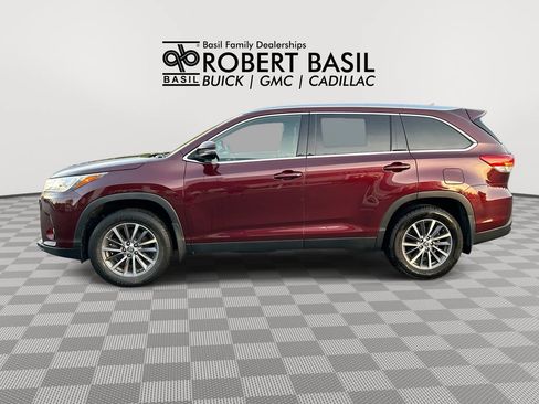 Used 2019 Toyota Highlander XLE AWD/4WD image 5