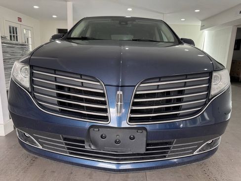Used 2017 Lincoln MKT FWD image 9