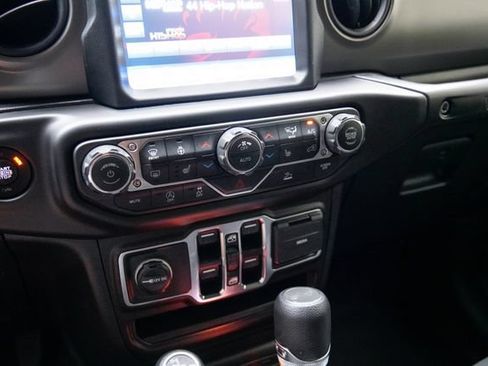 Used 2022 Jeep Wrangler Unlimited Sport AWD/4WD image 18