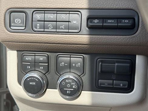 Used 2024 GMC Yukon XL Denali w/ Advanced Technology Package AWD/4WD image 30