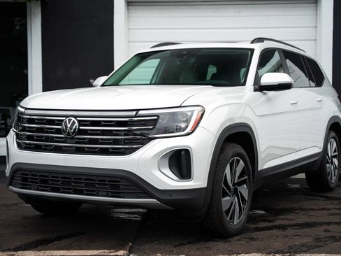Used 2026 Volkswagen Atlas SE FWD image 3