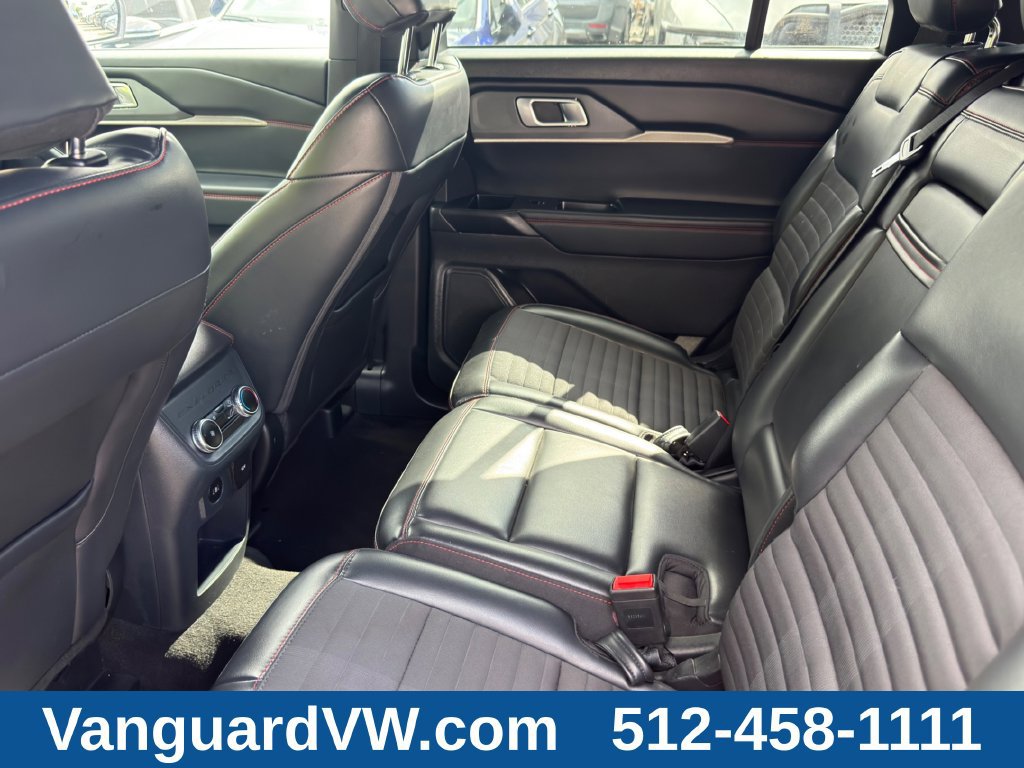 Used 2025 Ford Explorer ST-Line w/ ST-Line Street Pack AWD/4WD image 29