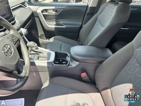 Used 2025 Toyota RAV4 XLE FWD image 19