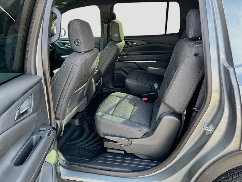 Used 2026 Chevrolet Traverse LT w/ Midnight/Sport Edition FWD image 24