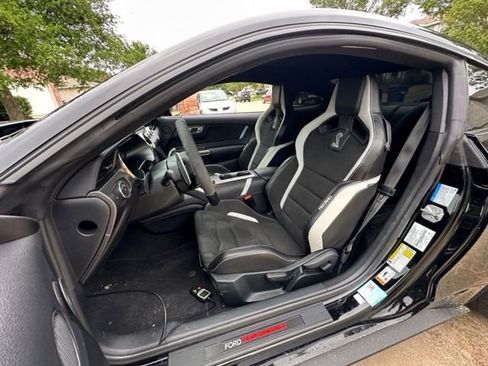Used 2022 Ford Mustang Shelby GT500 w/ Technology Package RWD image 2